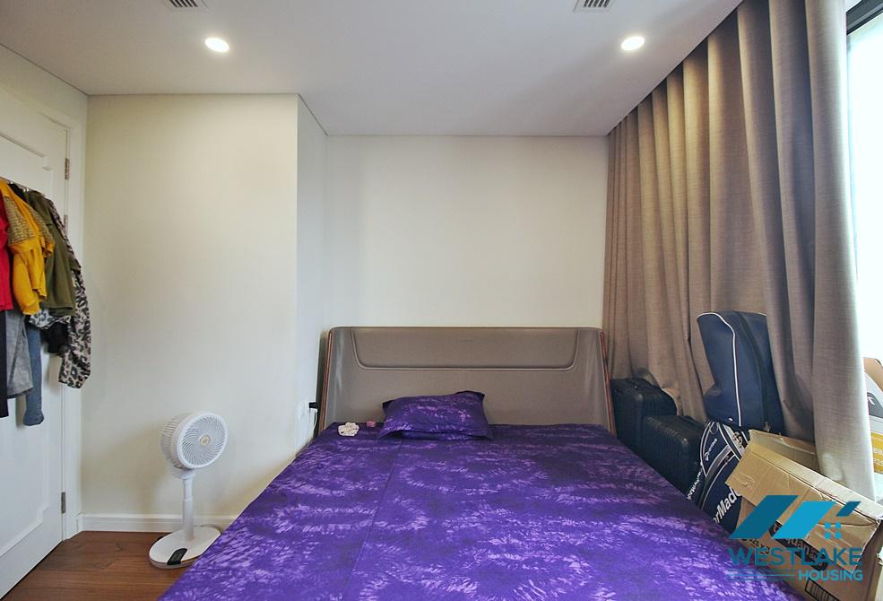 Cho thuê căn hộ 3 phòng ngủ diện tích 146m2 tại tòa nhà D'Leroi Soleil, Xuân Diệu, Tây Hồ