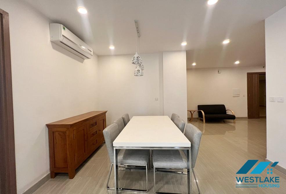 Cho thuê căn hộ 3 phòng ngủ, diện tích 154m2, nội thất hiện đại tại tòa nhà L, Ciputra