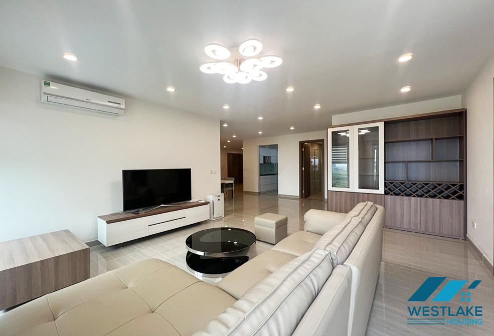 Cho thuê căn hộ 3 phòng ngủ, diện tích 154m2, nội thất hiện đại tại tòa nhà L, Ciputra