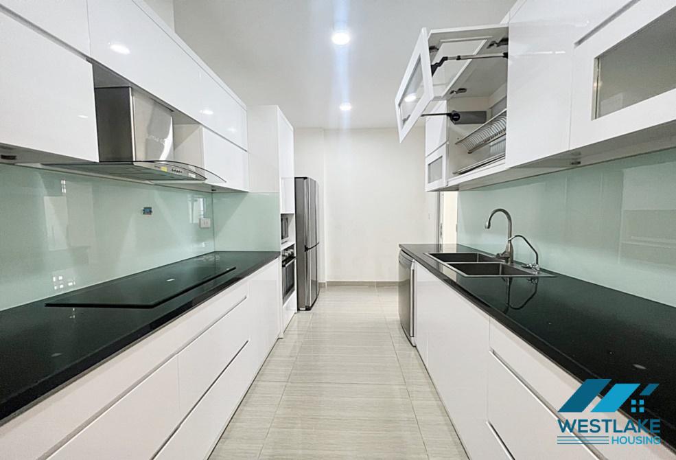 Cho thuê căn hộ 3 phòng ngủ, diện tích 154m2, nội thất hiện đại tại tòa nhà L, Ciputra