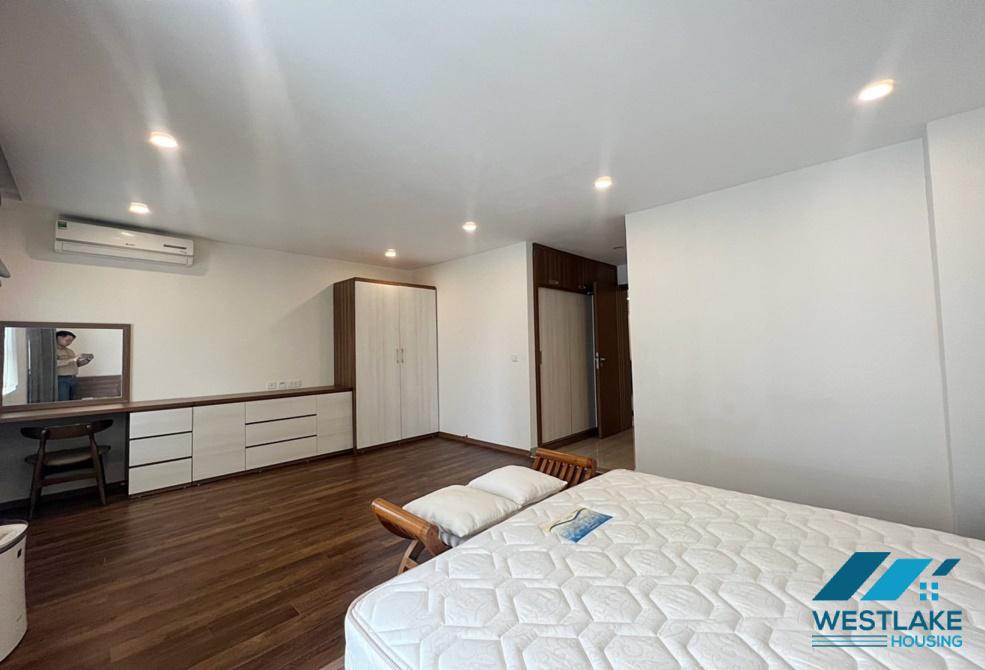 Cho thuê căn hộ 3 phòng ngủ, diện tích 154m2, nội thất hiện đại tại tòa nhà L, Ciputra