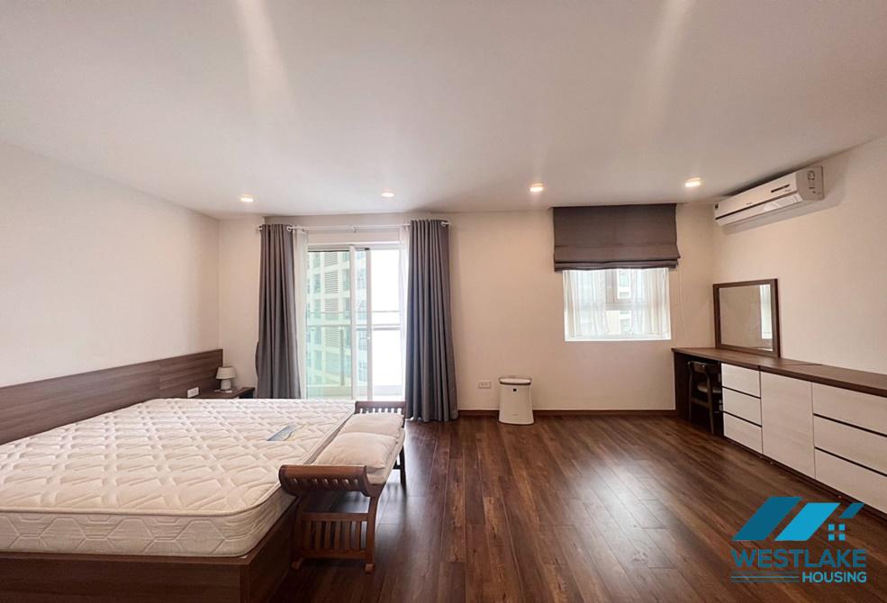 Cho thuê căn hộ 3 phòng ngủ, diện tích 154m2, nội thất hiện đại tại tòa nhà L, Ciputra