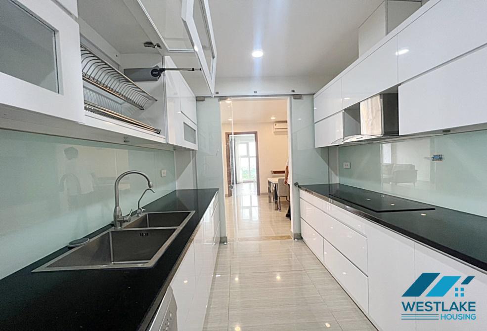 Cho thuê căn hộ 3 phòng ngủ, diện tích 154m2, nội thất hiện đại tại tòa nhà L, Ciputra