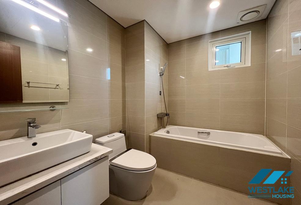 Cho thuê căn hộ 3 phòng ngủ, diện tích 154m2, nội thất hiện đại tại tòa nhà L, Ciputra