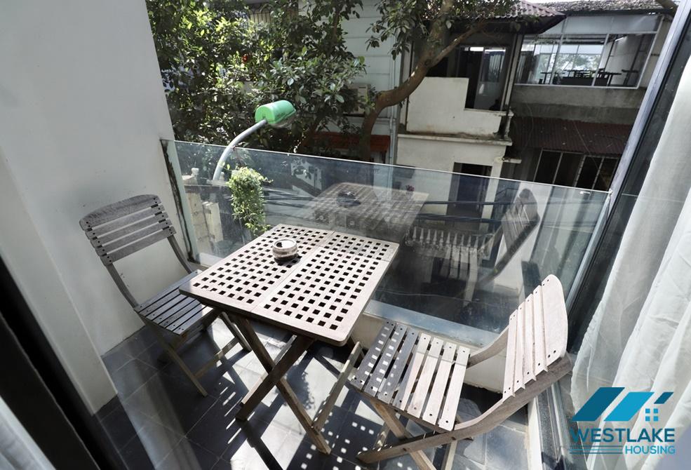 Cho  thuê căn hộ 2 phòng ngủ khồng thoáng sáng tại Trục Bạch