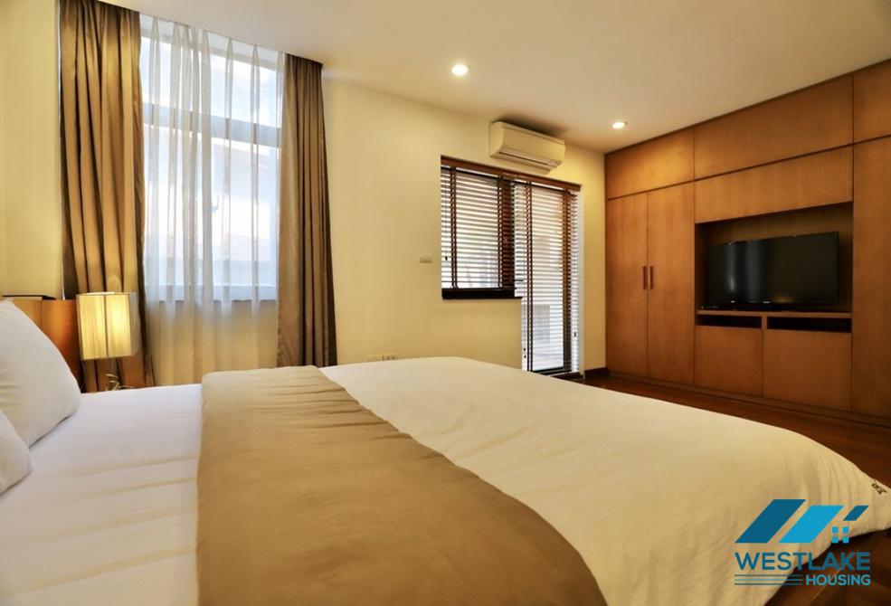 Cho  thuê căn hộ 2 phòng ngủ khồng thoáng sáng tại Trục Bạch