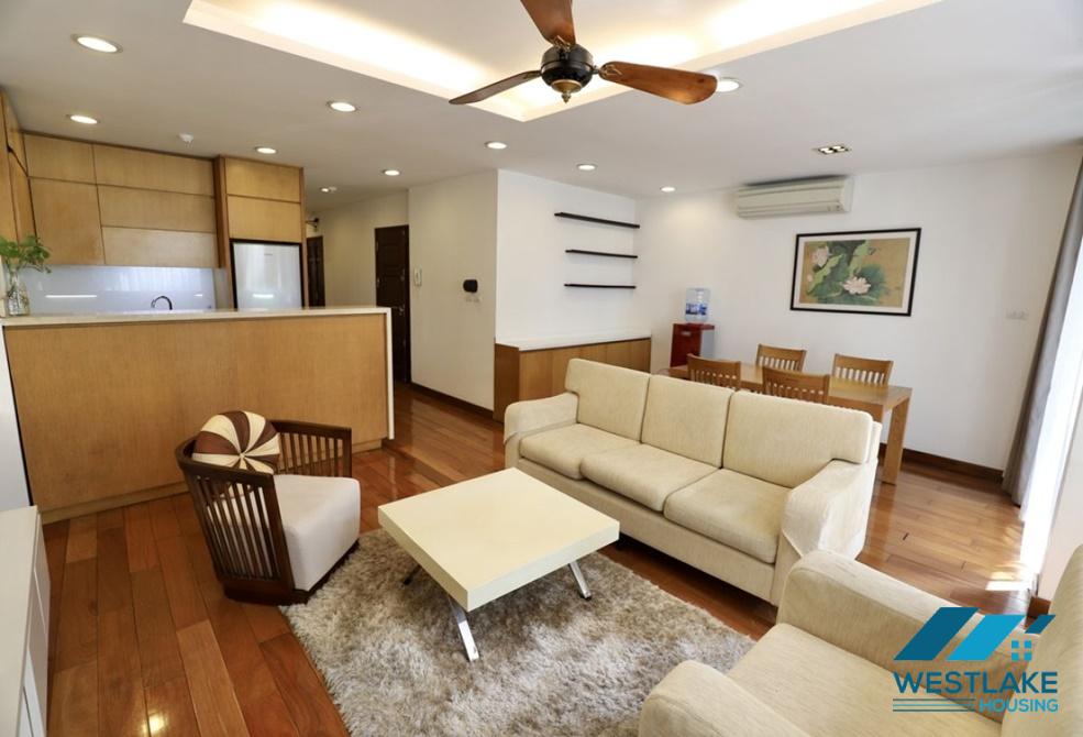 Cho  thuê căn hộ 2 phòng ngủ khồng thoáng sáng tại Trục Bạch