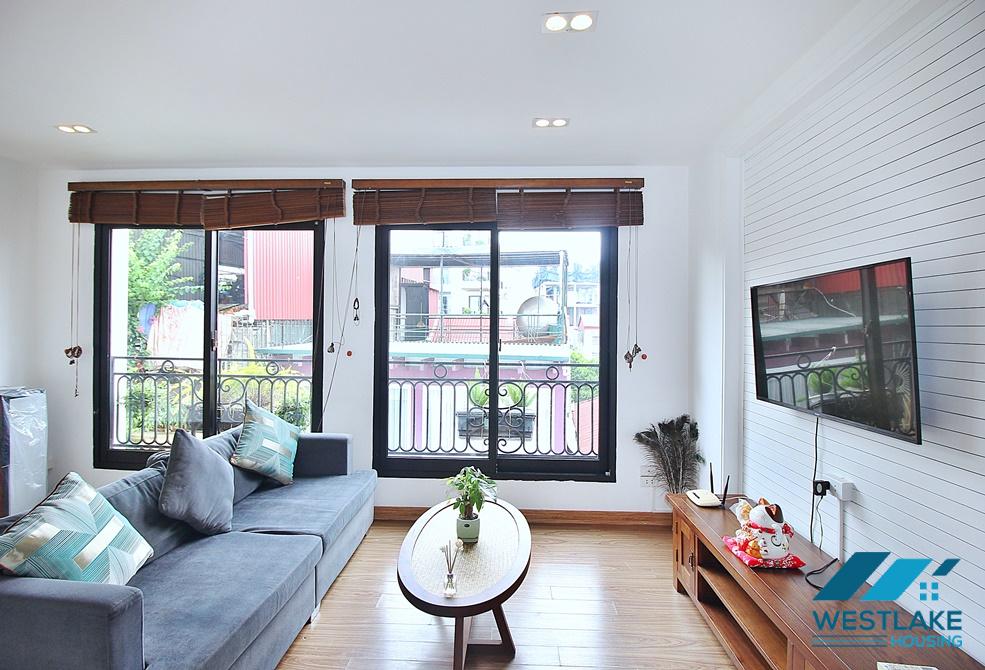 Cho Thuê Căn Hộ 2 Phòng Ngủ Mới Đẹp, Sáng Thoáng Tại Phố Xuân Diệu, Tây Hồ, Hà Nội