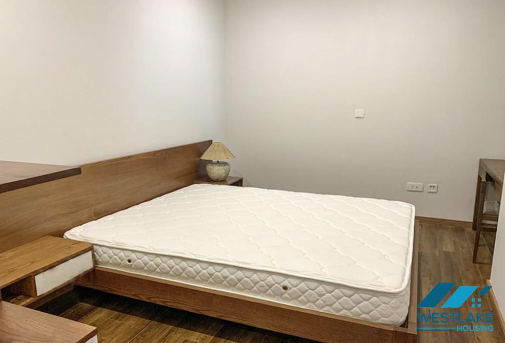 Căn hộ 3 phòng ngủ có ban công đẹp, đầy đủ nội thất hiện đại, tầng cao cho thuê