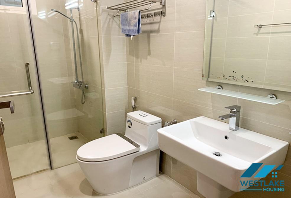 Căn hộ 3 phòng ngủ có ban công đẹp, đầy đủ nội thất hiện đại, tầng cao cho thuê