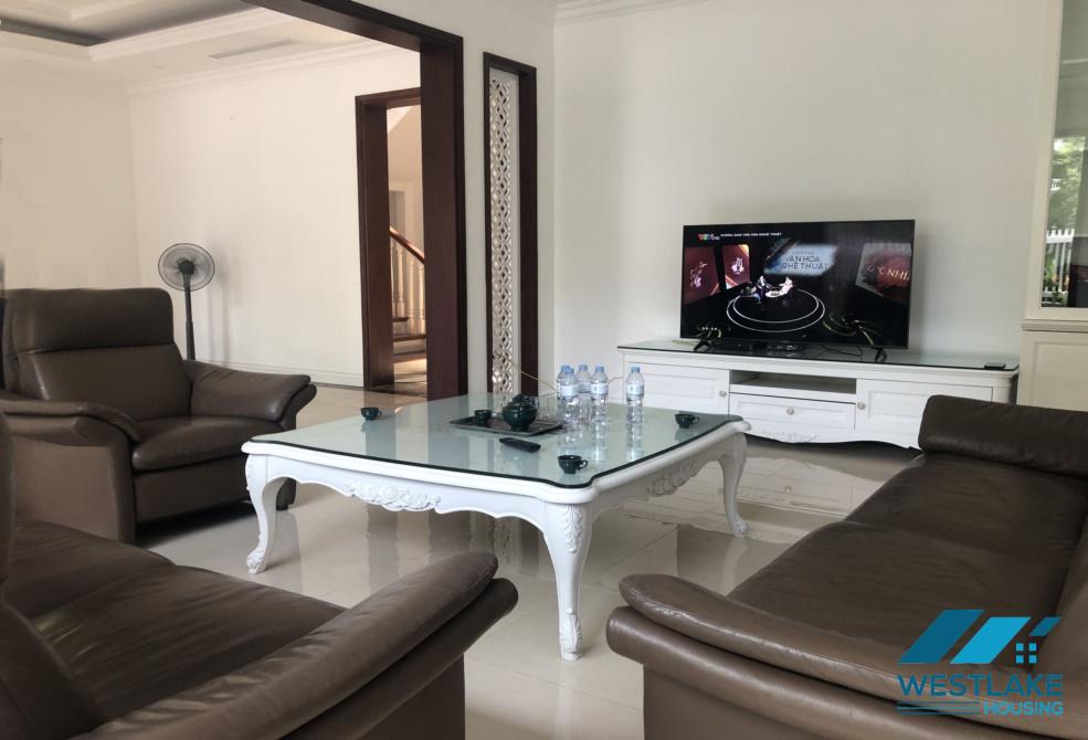 Biệt thự mới đẹp, căn góc, có sân rộng cho thuê