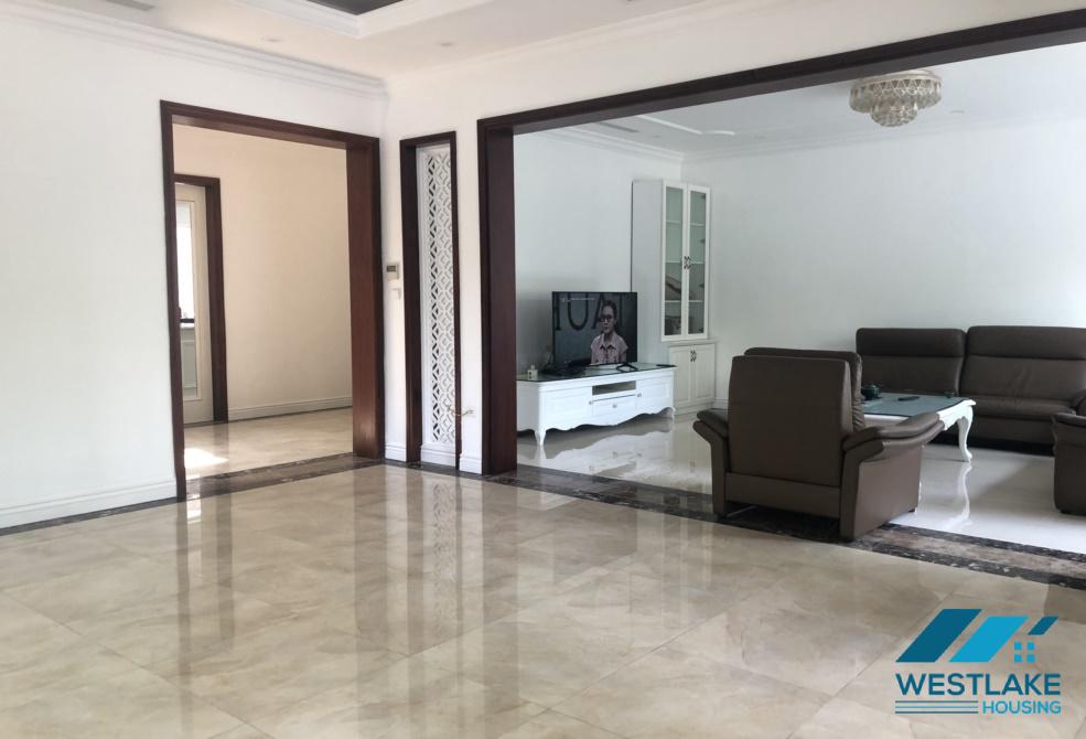 Biệt thự mới đẹp, căn góc, có sân rộng cho thuê