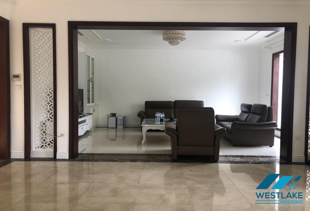 Biệt thự mới đẹp, căn góc, có sân rộng cho thuê