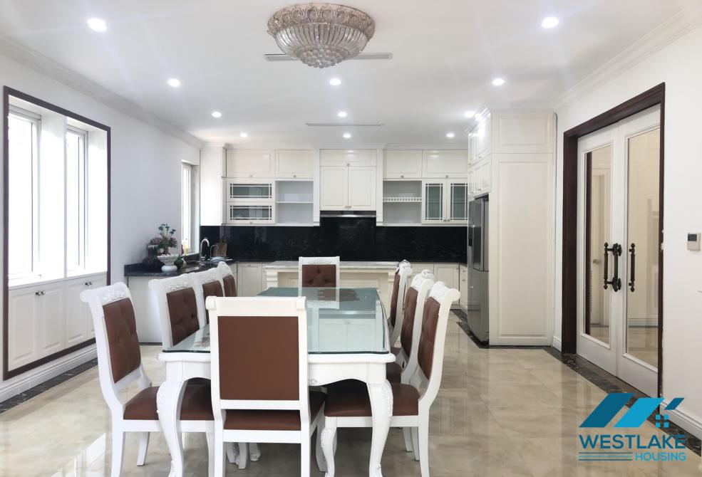 Biệt thự mới đẹp, căn góc, có sân rộng cho thuê