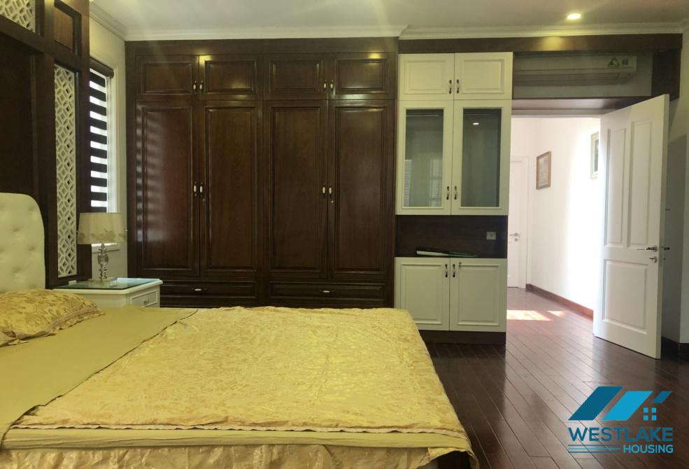 Biệt thự mới đẹp, căn góc, có sân rộng cho thuê