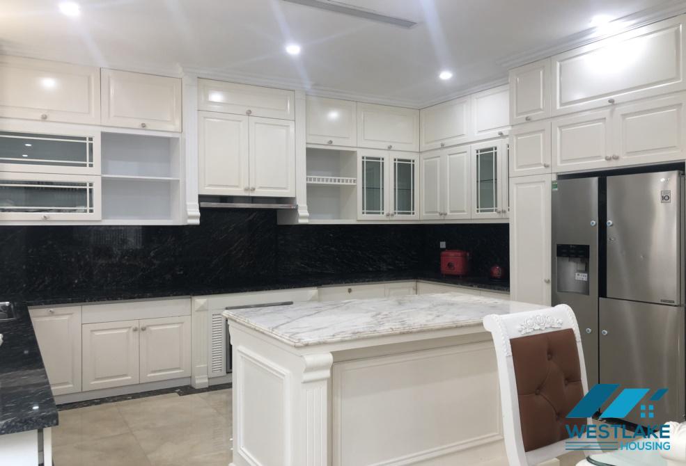 Biệt thự mới đẹp, căn góc, có sân rộng cho thuê