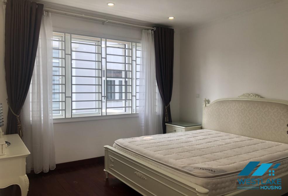 Biệt thự mới đẹp, căn góc, có sân rộng cho thuê
