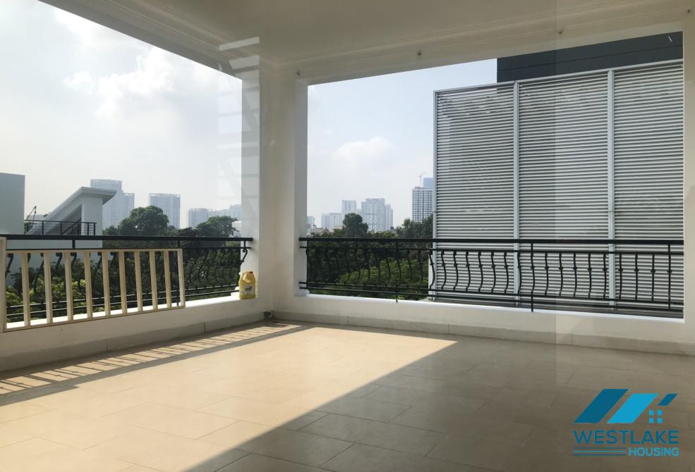 Biệt thự mới đẹp, căn góc, có sân rộng cho thuê