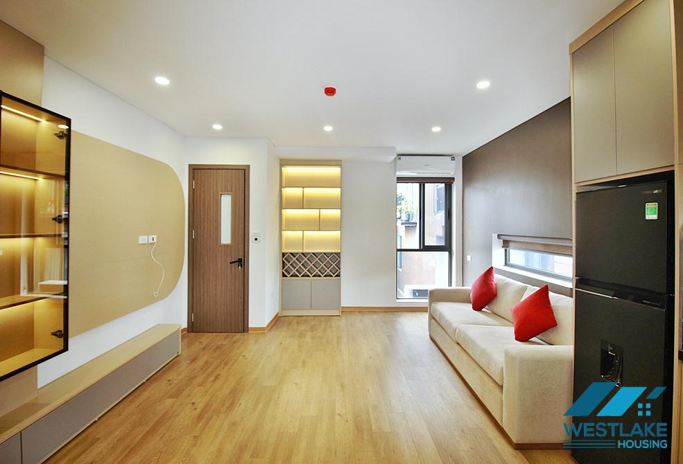 Cho Thuê Căn Hộ Một Phòng Ngủ Mói Đẹp, Ban Công View Hồ Tại Vũ Miện Tây Hồ, Hà Nội