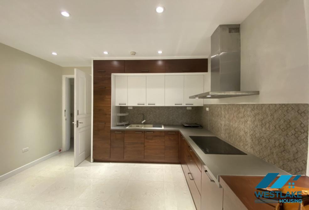 A three-bedroom apartment in the complex Ciputra, Tay Ho, Ha Noi