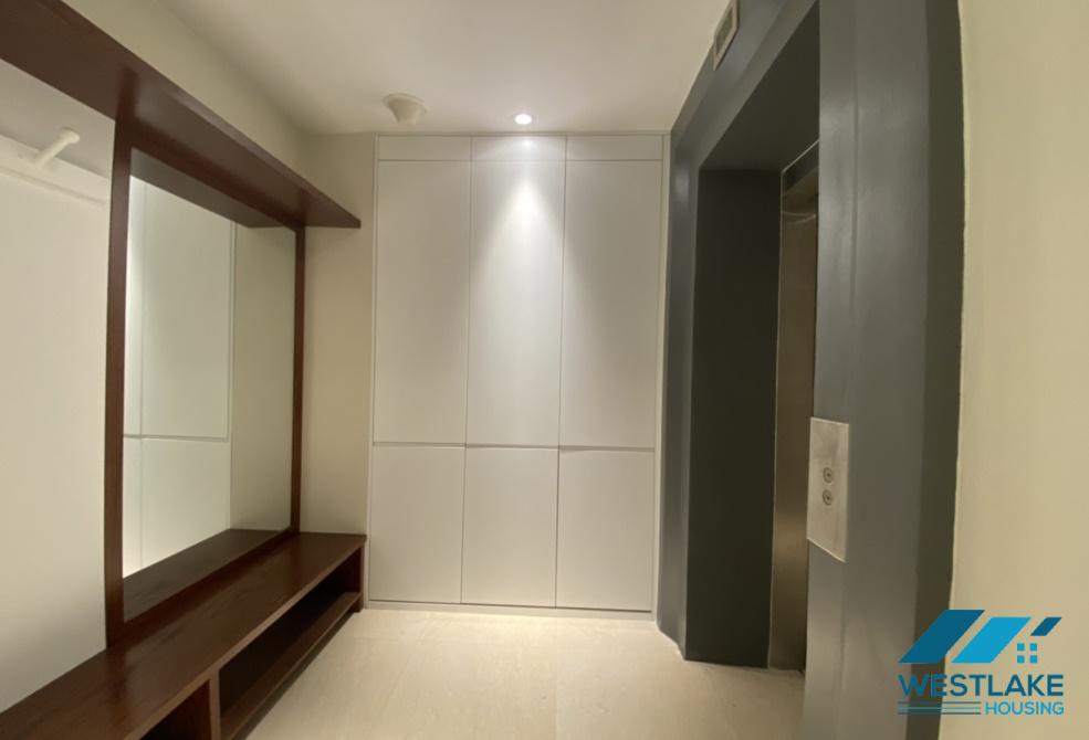 A three-bedroom apartment in the complex Ciputra, Tay Ho, Ha Noi