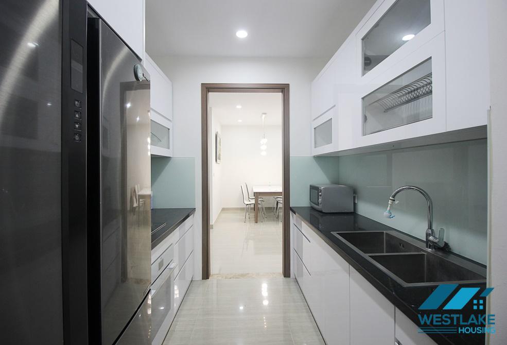 Cho thuê căn hộ 3 phòng ngủ mới, sáng sủa tại Ciputra, Tây Hồ