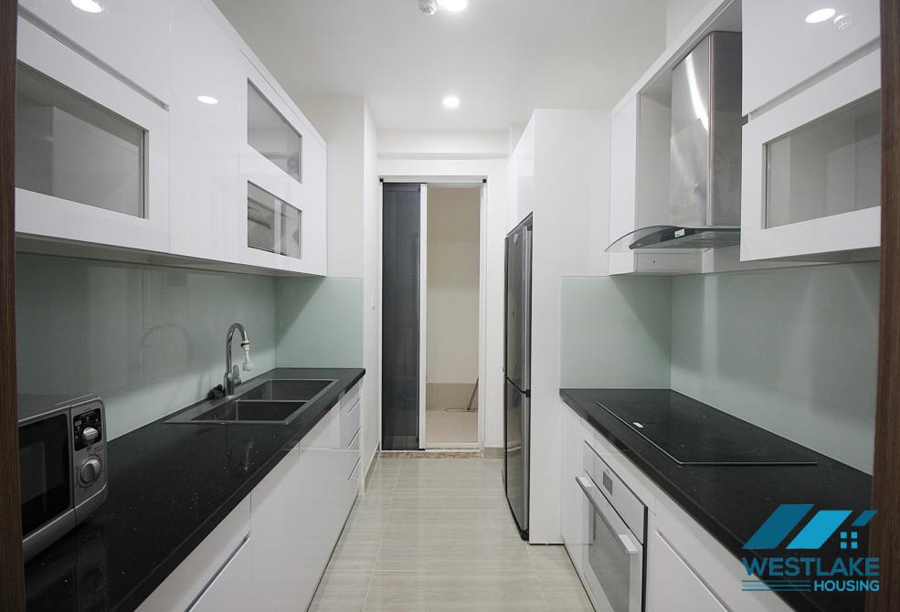 Cho thuê căn hộ 3 phòng ngủ mới, sáng sủa tại Ciputra, Tây Hồ