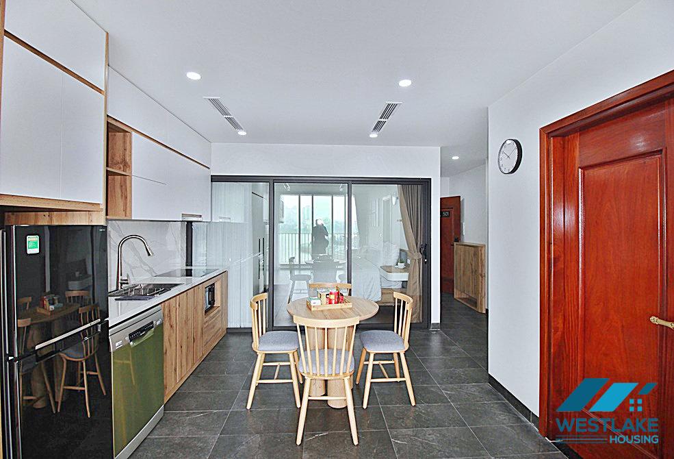 Căn Hộ 2 Phòng Ngủ Hoàn Toàn Mới, Ban Công View Hồ Tuyệt Đẹp Cho Thuê Tại Tây Hồ, Hà Nội