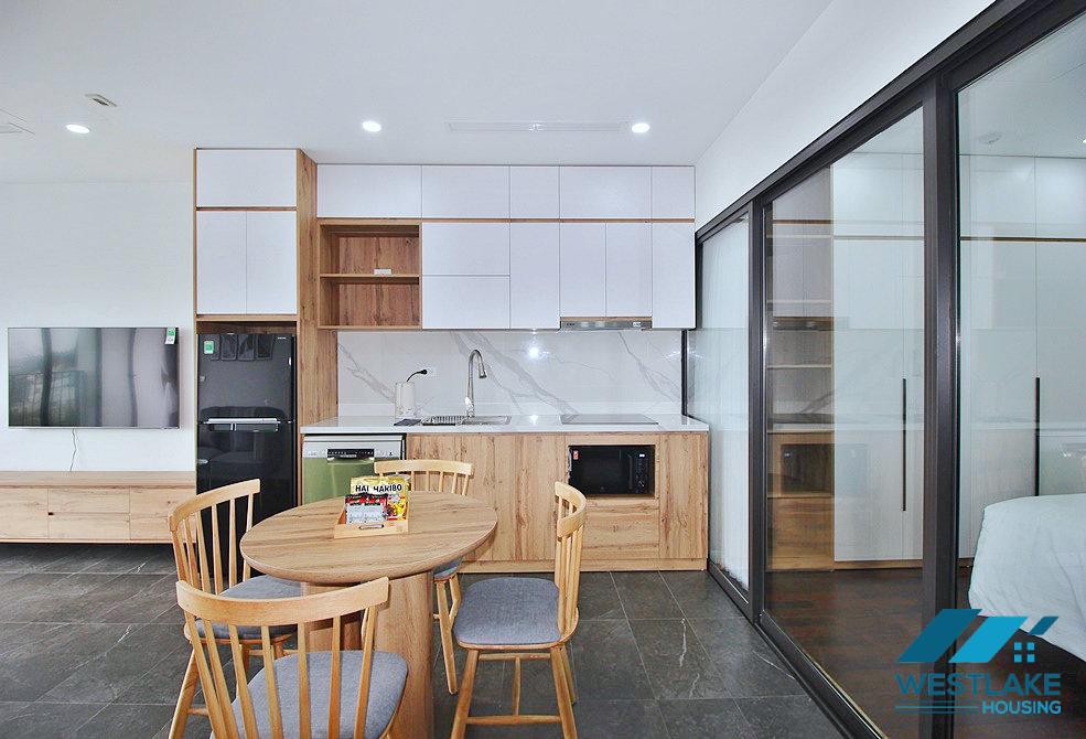 Căn Hộ 2 Phòng Ngủ Hoàn Toàn Mới, Ban Công View Hồ Tuyệt Đẹp Cho Thuê Tại Tây Hồ, Hà Nội