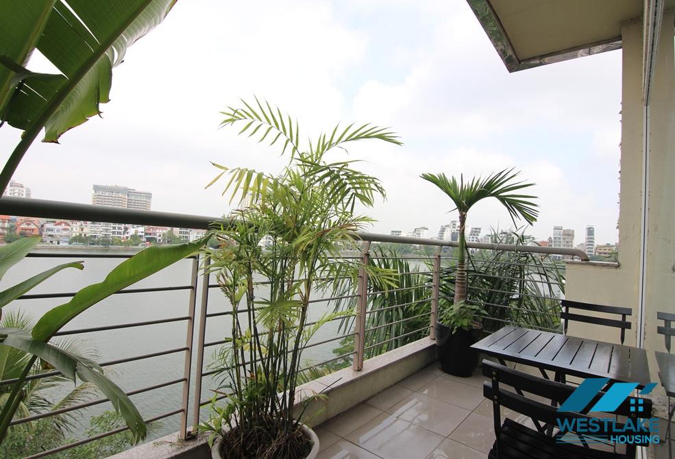 Affordable price 02 bedrooms apartment with West Lake view for rent on Tu Hoa street, Tay Ho, Ha Noi