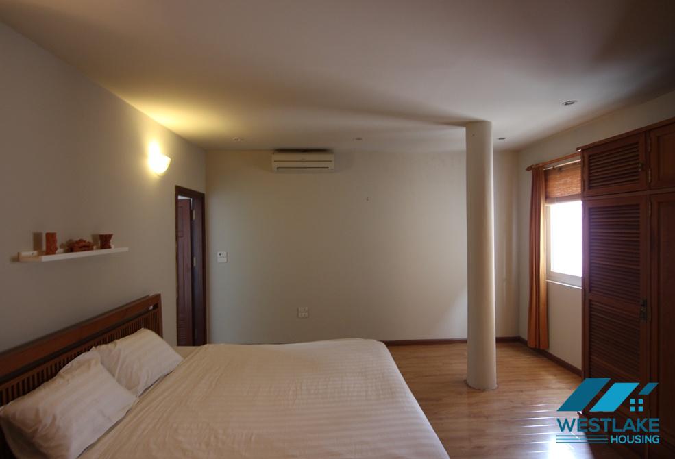 Affordable price 02 bedrooms apartment with West Lake view for rent on Tu Hoa street, Tay Ho, Ha Noi