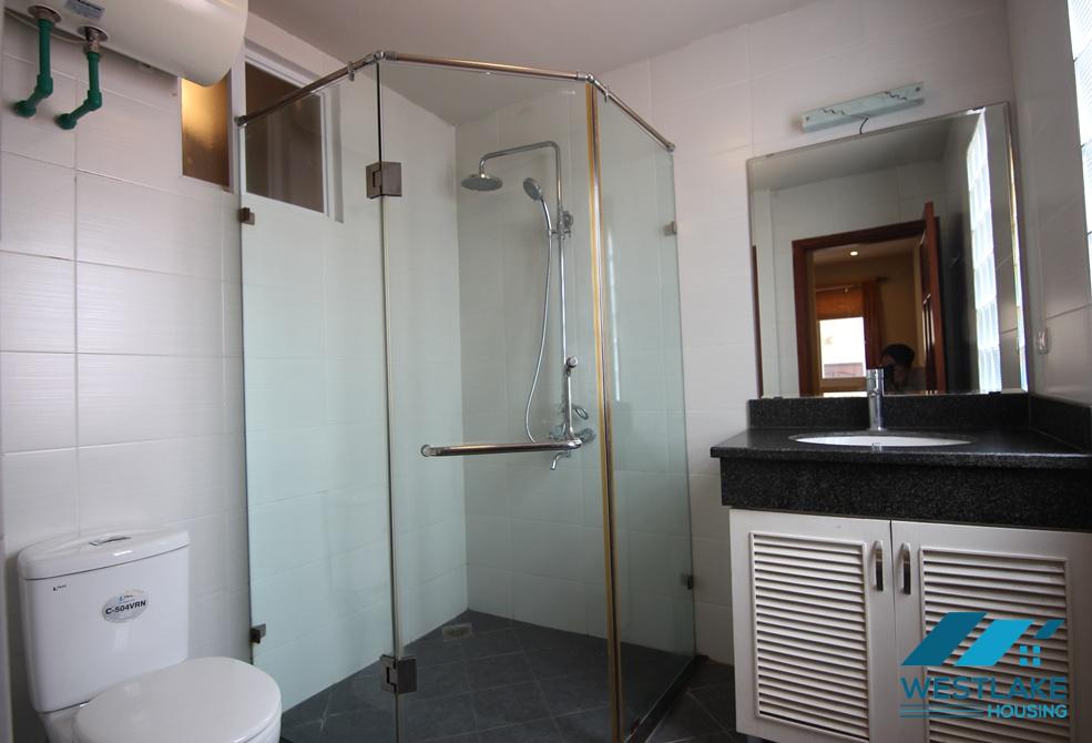 Affordable price 02 bedrooms apartment with West Lake view for rent on Tu Hoa street, Tay Ho, Ha Noi