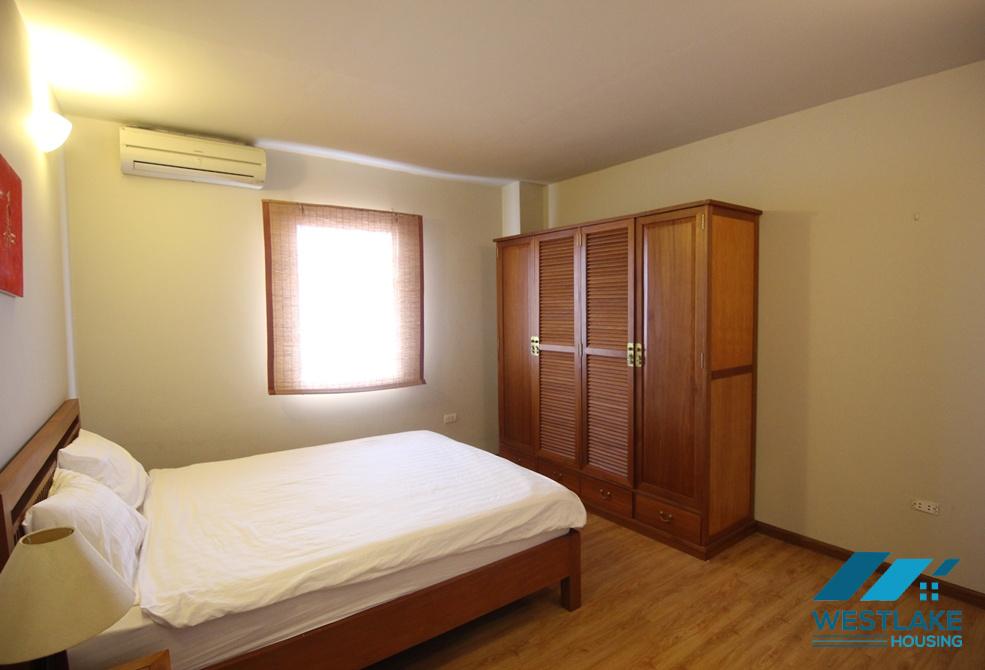 Affordable price 02 bedrooms apartment with West Lake view for rent on Tu Hoa street, Tay Ho, Ha Noi