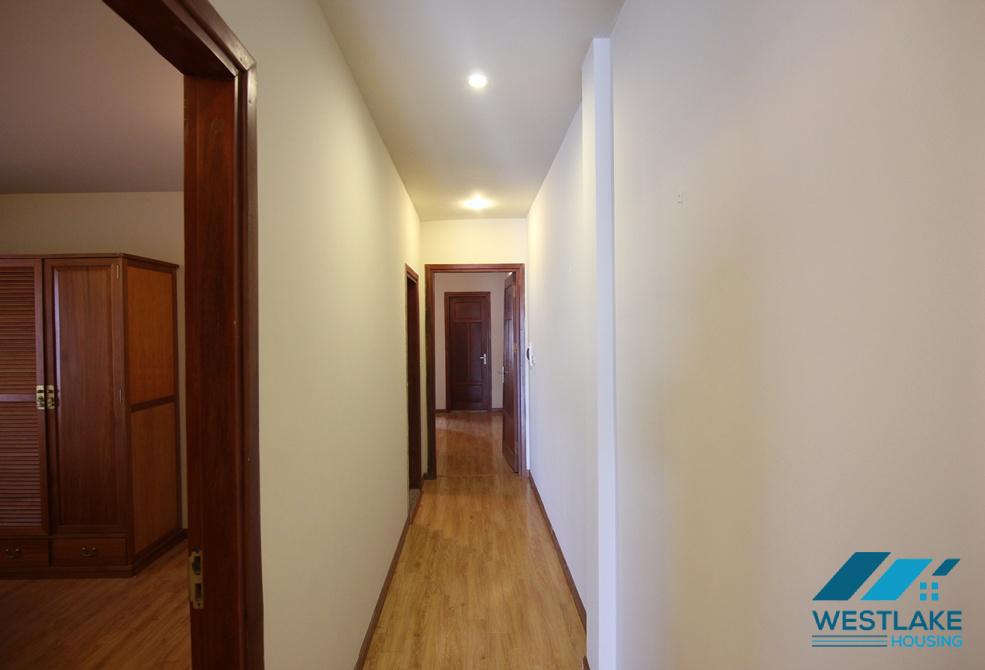 Affordable price 02 bedrooms apartment with West Lake view for rent on Tu Hoa street, Tay Ho, Ha Noi