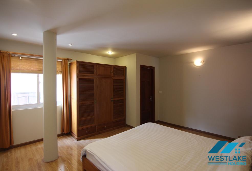 Affordable price 02 bedrooms apartment with West Lake view for rent on Tu Hoa street, Tay Ho, Ha Noi