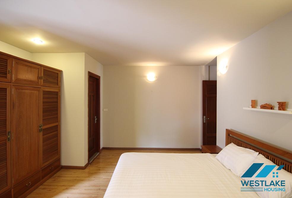 Affordable price 02 bedrooms apartment with West Lake view for rent on Tu Hoa street, Tay Ho, Ha Noi