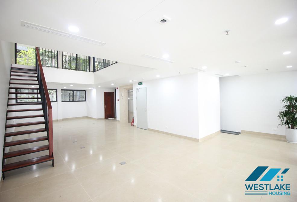 Large size an office for rent on Nhat Chieu street, Tay Ho, Ha Noi
