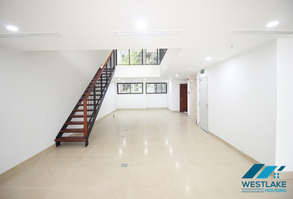 Large size an office for rent on Nhat Chieu street, Tay Ho, Ha Noi