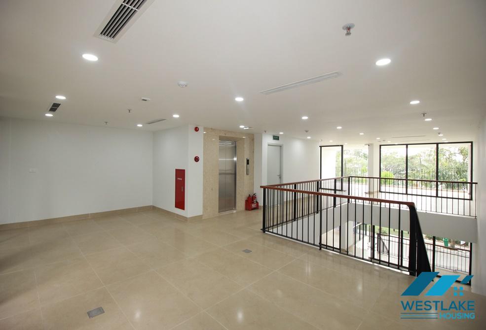 Large size an office for rent on Nhat Chieu street, Tay Ho, Ha Noi