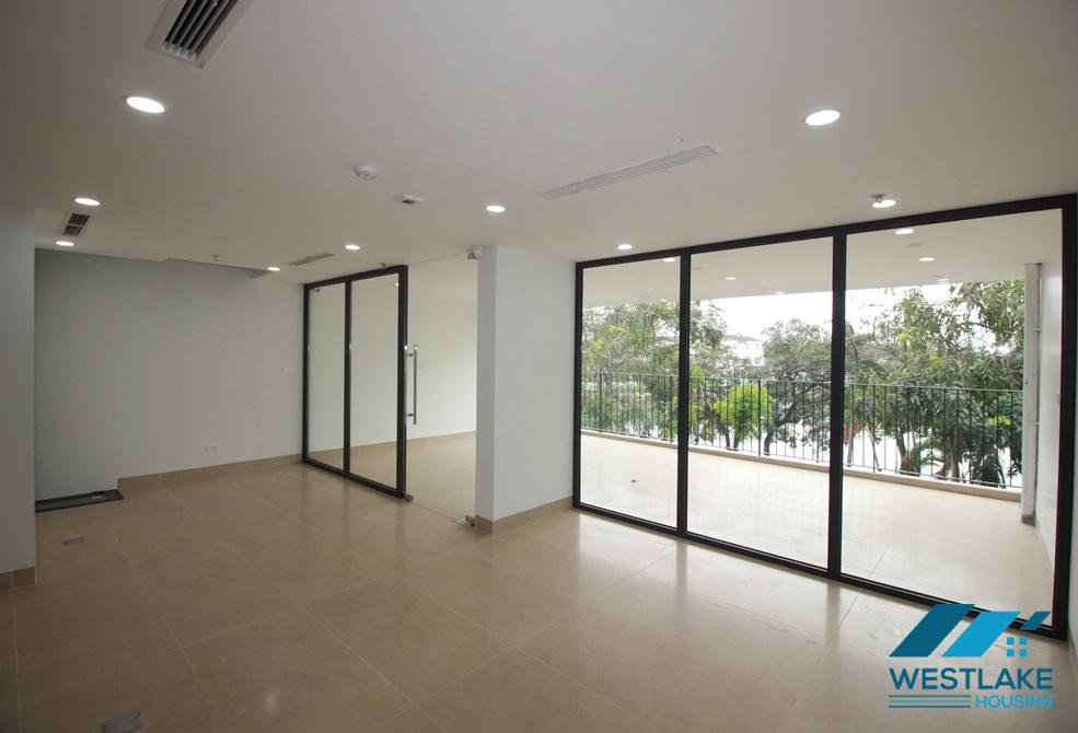 Large size an office for rent on Nhat Chieu street, Tay Ho, Ha Noi