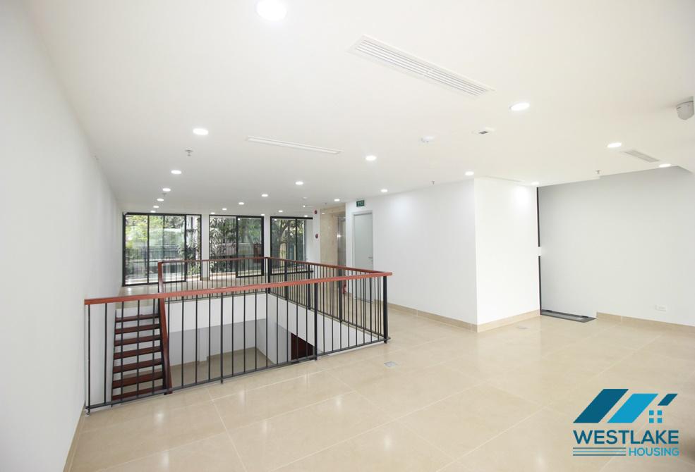 Large size an office for rent on Nhat Chieu street, Tay Ho, Ha Noi