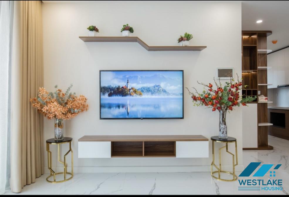 A luxurious 3 bedroom apartment for rent in Sunshine City near Ciputra