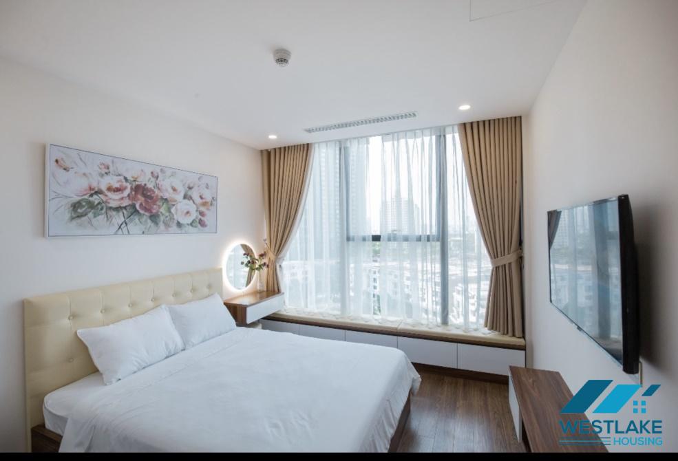 A luxurious 3 bedroom apartment for rent in Sunshine City near Ciputra