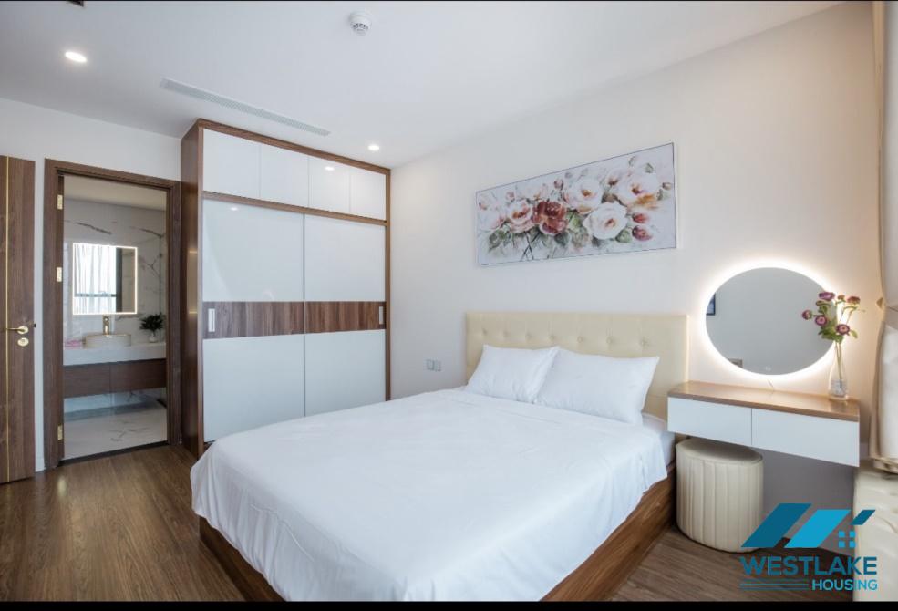 A luxurious 3 bedroom apartment for rent in Sunshine City near Ciputra