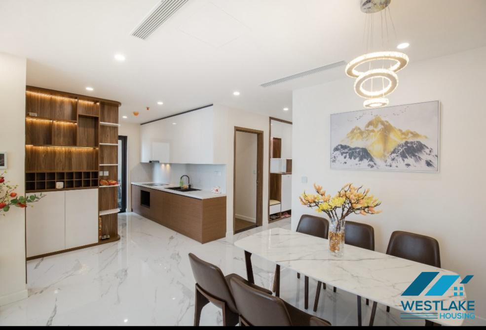 A luxurious 3 bedroom apartment for rent in Sunshine City near Ciputra