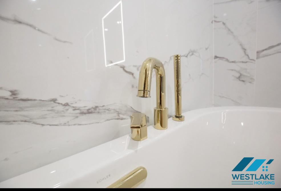 A luxurious 3 bedroom apartment for rent in Sunshine City near Ciputra