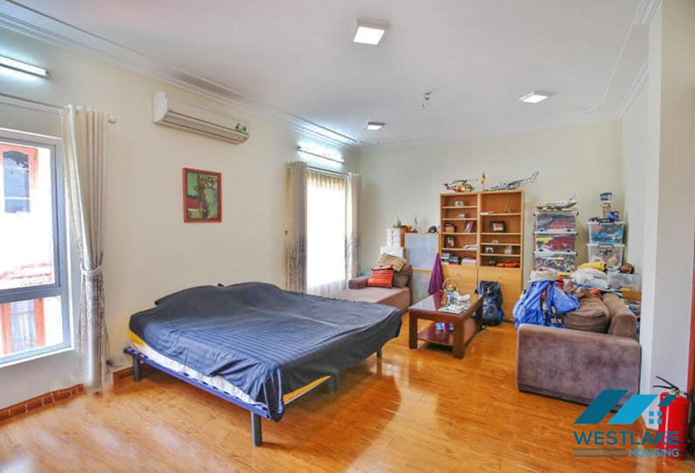 A lovely 5 bedroom house for rent in Tay Ho, Ha Noi