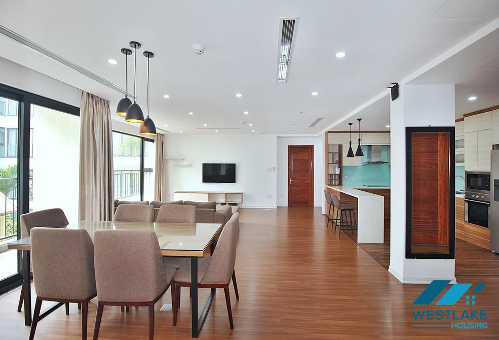 Căn Hộ Dịch Vụ Cao Cấp 4 Phòng Ngủ, Rộng Thoáng Sáng Cho Thuê Tại Tây Hồ, Hà Nội
