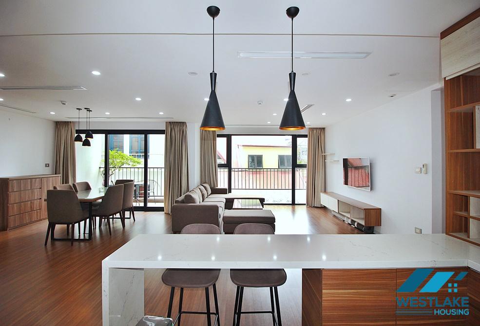 Căn Hộ Dịch Vụ Cao Cấp 4 Phòng Ngủ, Rộng Thoáng Sáng Cho Thuê Tại Tây Hồ, Hà Nội