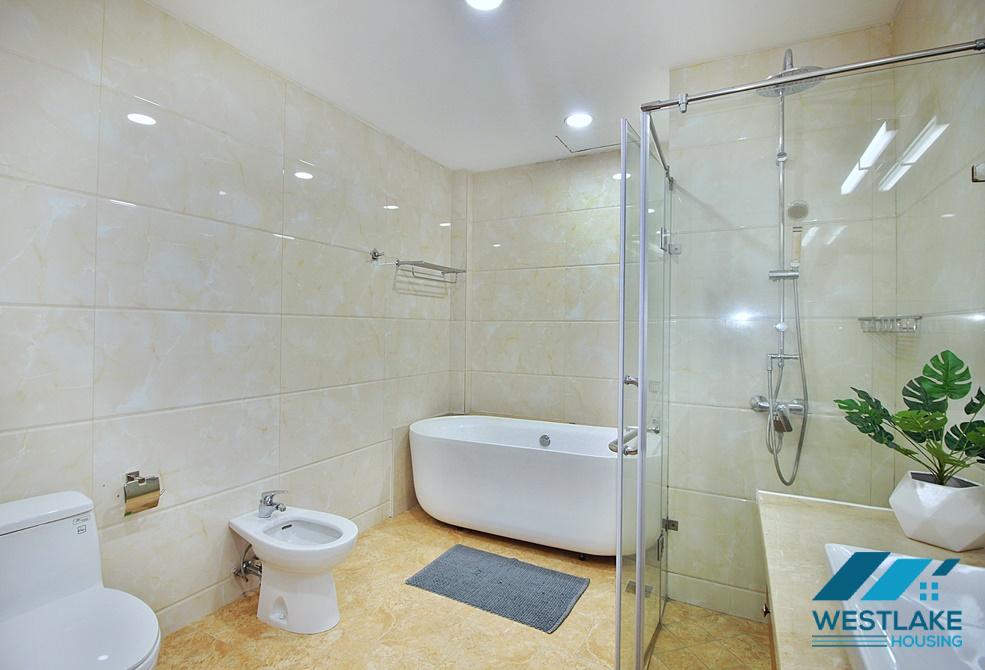 Căn Hộ 4 Phòng Ngủ Rộng, Thoáng Sáng Ở Vị trí Đẹp Cho Thuê Tại Khu Vực Tây Hồ, Hà Nội